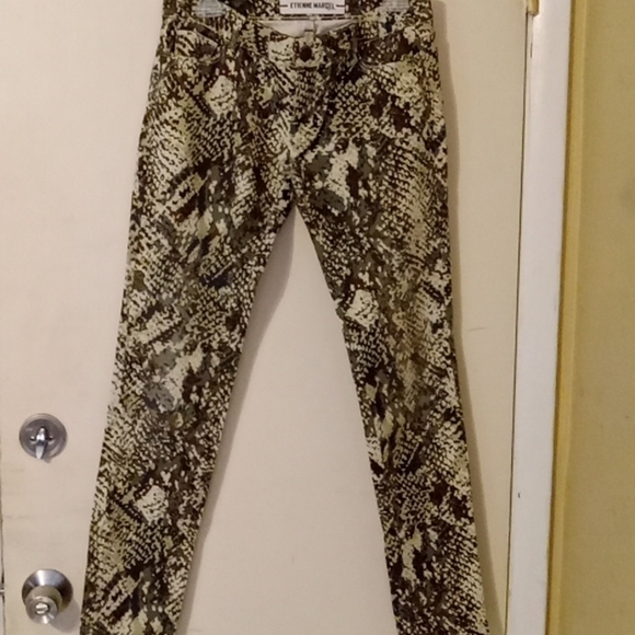 Etienne Marcel🌸gorgeous snake print design jeans. - Picture 6 of 10